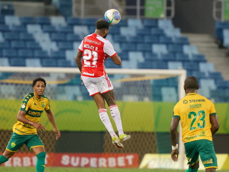 Internacional vence Cuiabá por 1 a 0 e sobe na tabela do Brasileirão