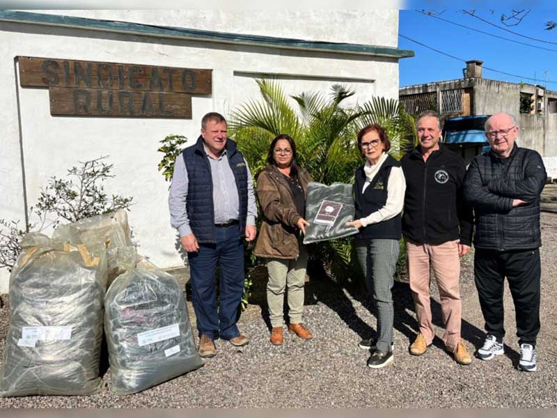 ARCO doa 100 cobertores para o município de São Lourenço do Sul