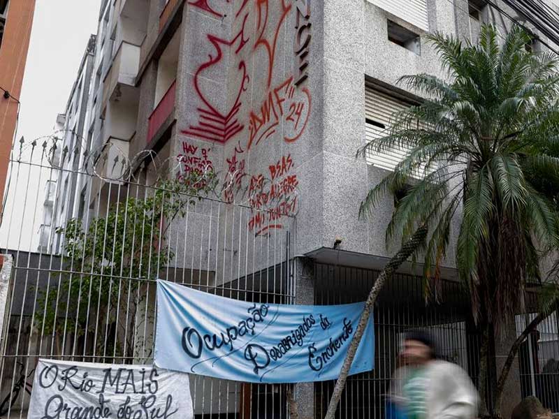 Ocupações de prédios abandonados ganham força em Porto Alegre