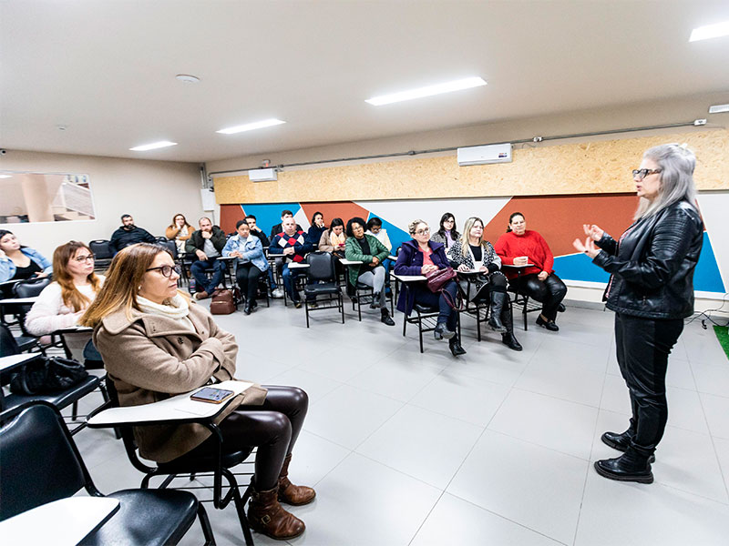 Prefeitura de Pelotas promove reunião sobre programas de apadrinhamento