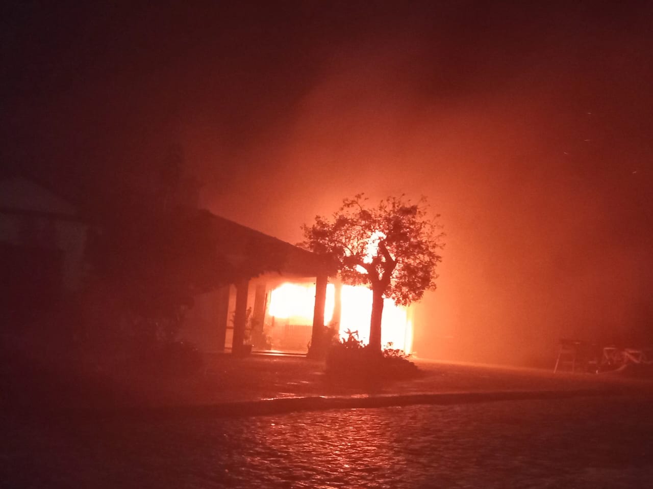 Incêndio em residência é registrado na avenida Jacarandá em Morro Redondo