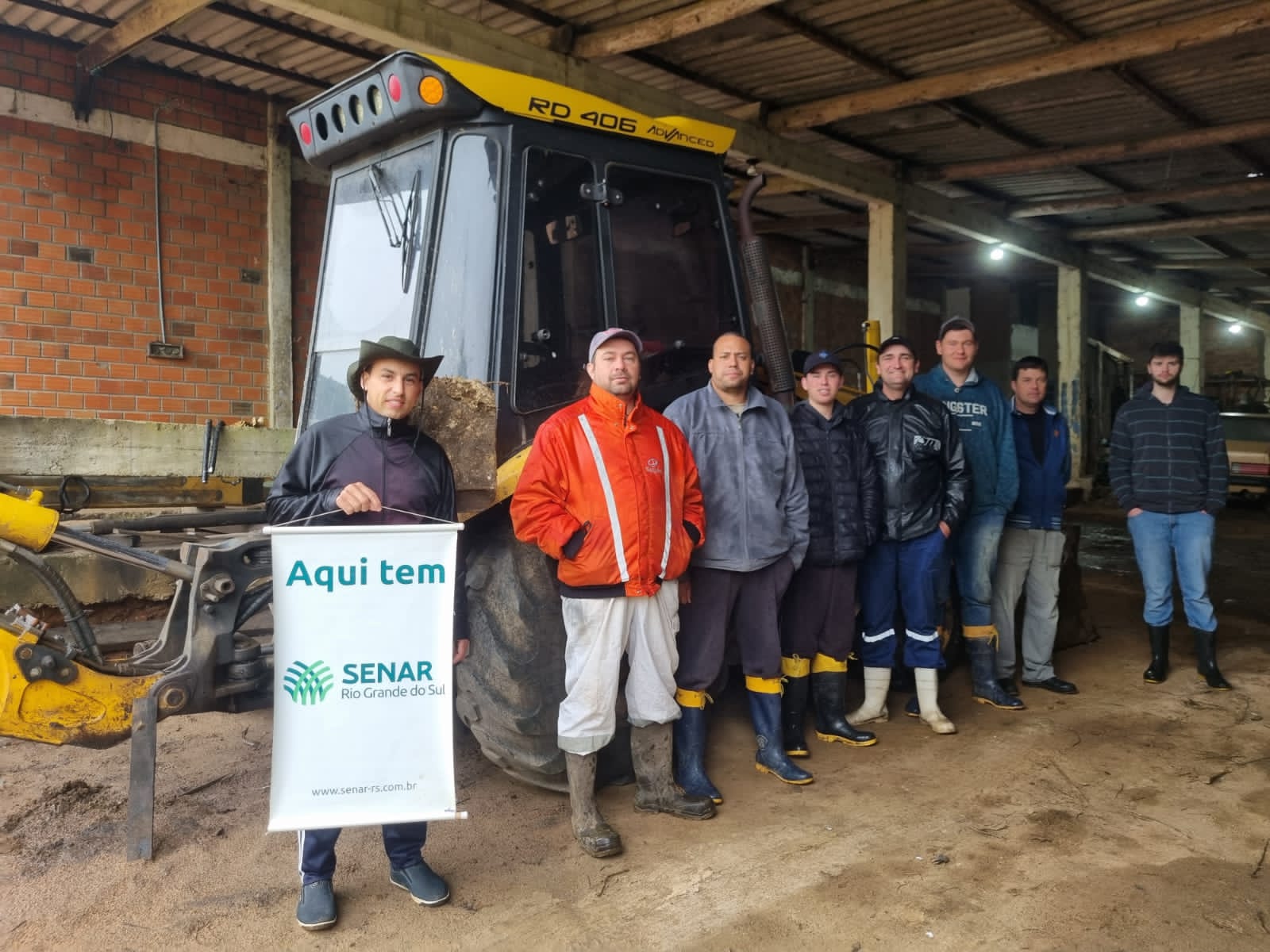 Morro Redondo realiza curso teórico e prático de operador de retroescavadeira