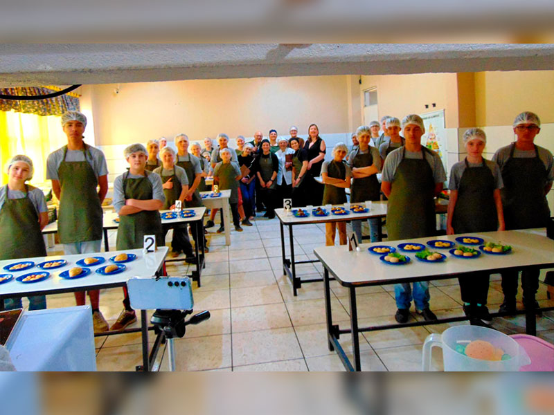 Escola Alberto Cunha de Morro Redondo sedia 1º Desafio Master Chef Culinário Escolar
