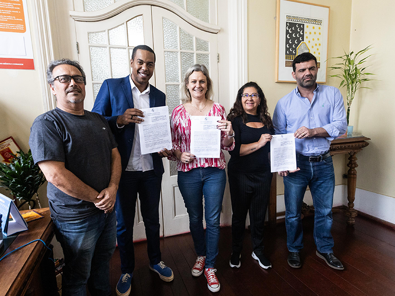 Pelotas: Prefeita assina contrato para ampliação da casa de bombas da Vila Farroupilha
