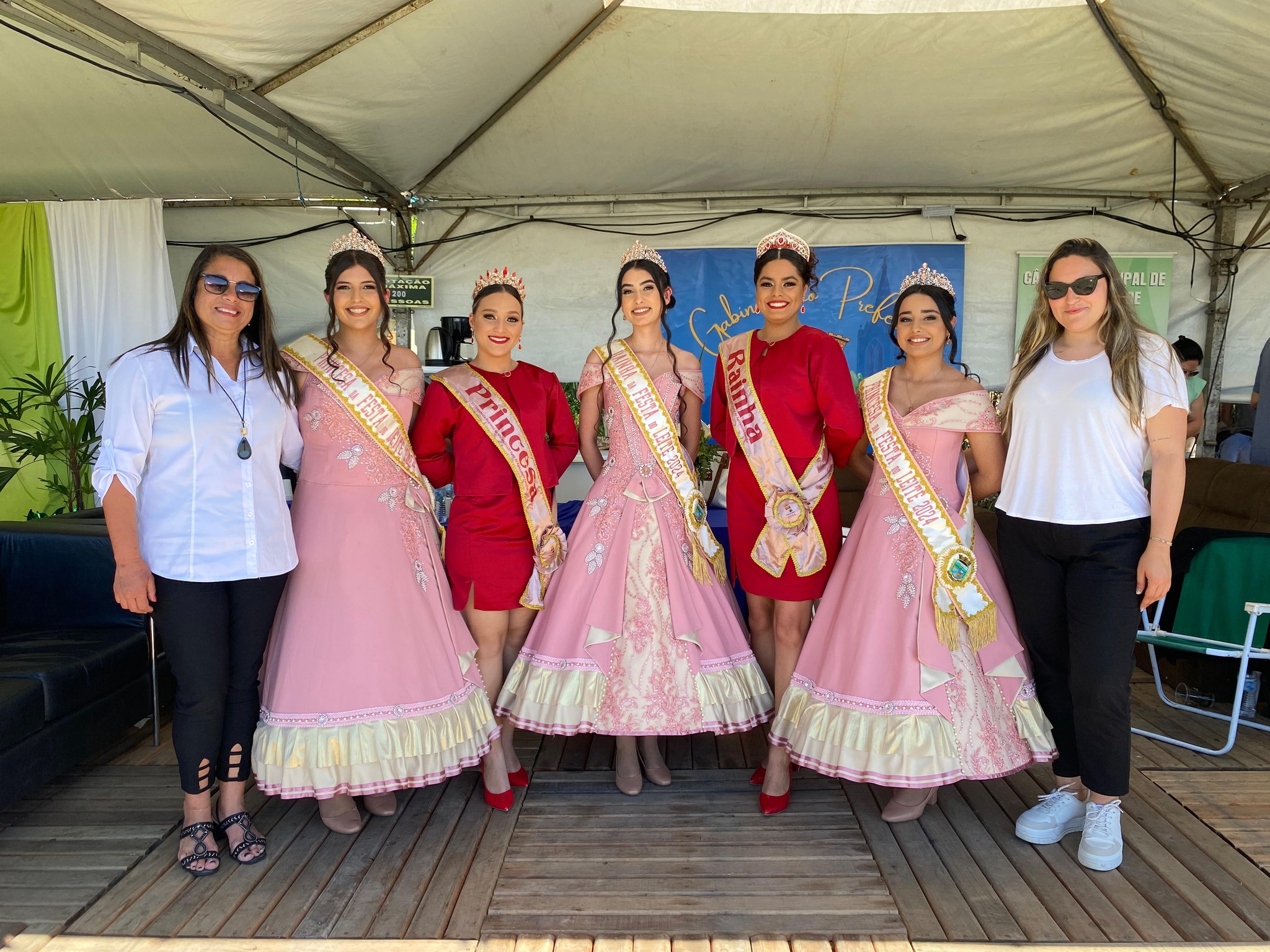 Corte da Festa da Melancia de Pedro Osório prestigia 18ª Festa Municipal do Leite Jersey em Cerrito
