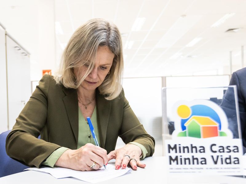 Prefeita de Pelotas assina contrato para obras via MCMV
