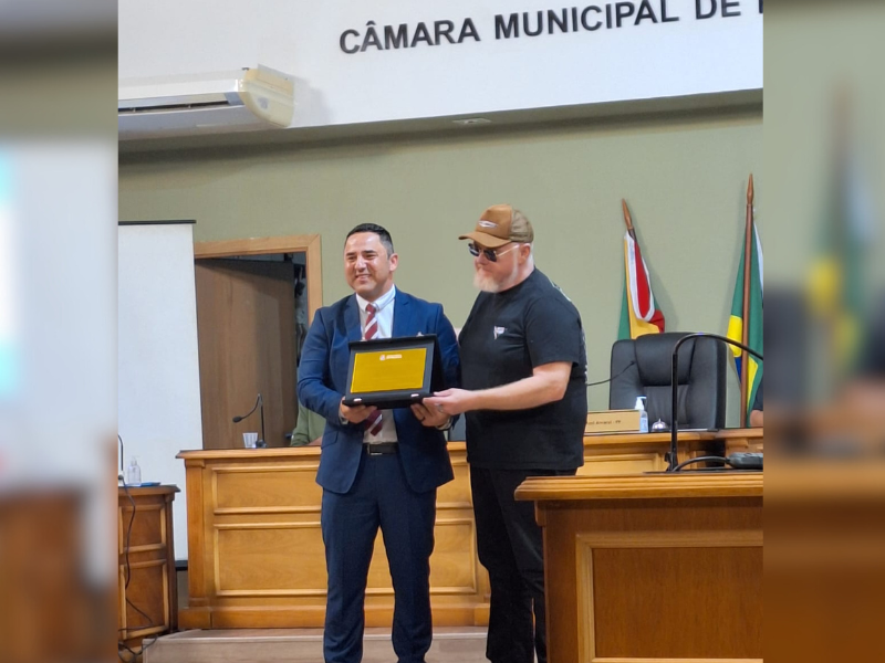 Músico Sady Homrich recebe título de Cidadão Pelotense