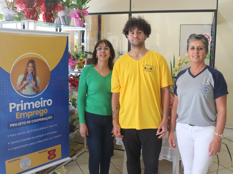 Comercial Avenida contrata aluno do projeto Primeiro Emprego em Arroio Grande