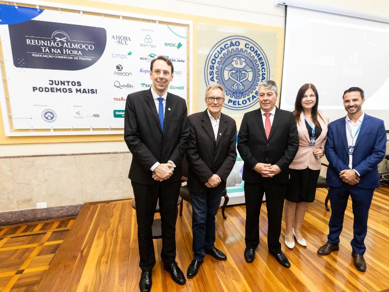 Vice-prefeito de Pelotas prestigia reunião-almoço da Associação Comercial de Pelotas