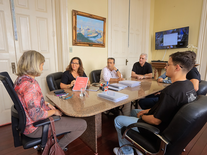 Pelotas: Prefeita assina revisão do Plano de Saneamento Básico