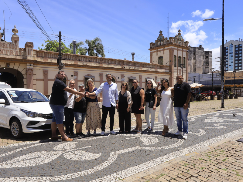 Prefeitura de Pelotas entrega carros a secretarias e instituições parceiras