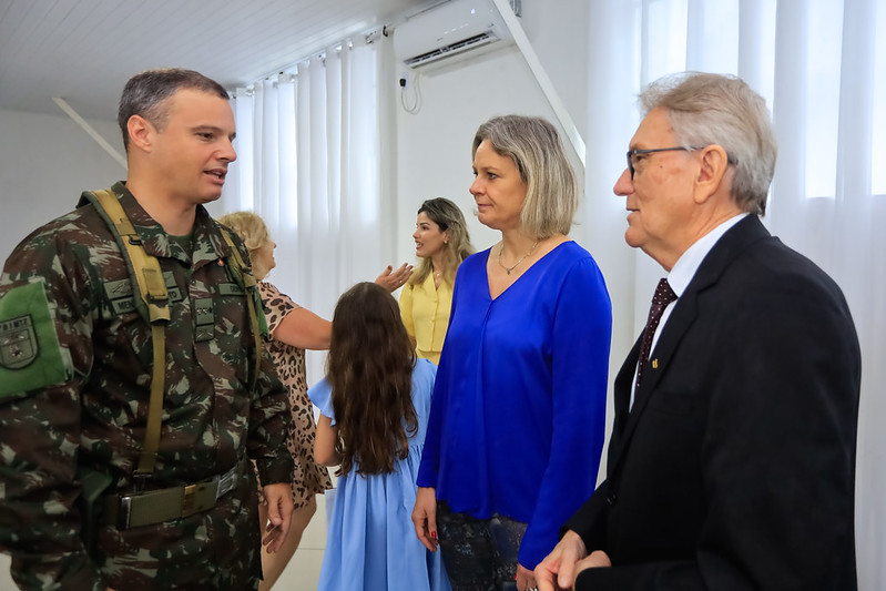 Prefeita de Pelotas prestigia troca de comando do 9º Batalhão de Infantaria Motorizado
