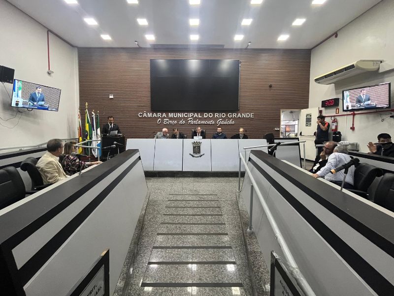 Câmara de Vereadores de Rio Grande presta homenagem para Câmara de Comércio