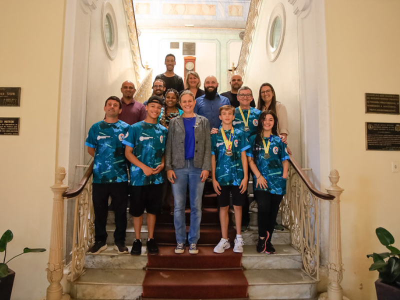 Pelotas: Prefeita recebe medalhistas das Paralimpíadas Escolares