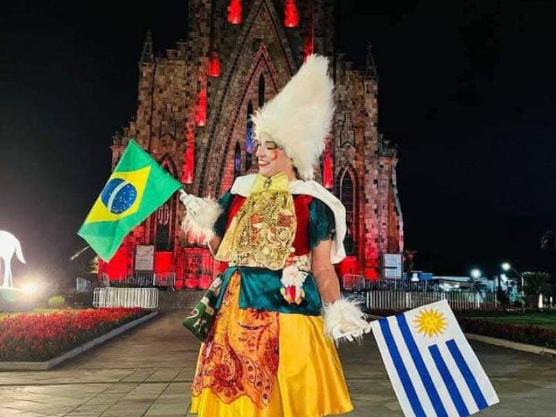 Trupe Natalina Dadá Festas realiza apresentação no Museu Carlos Barbosa de Jaguarão