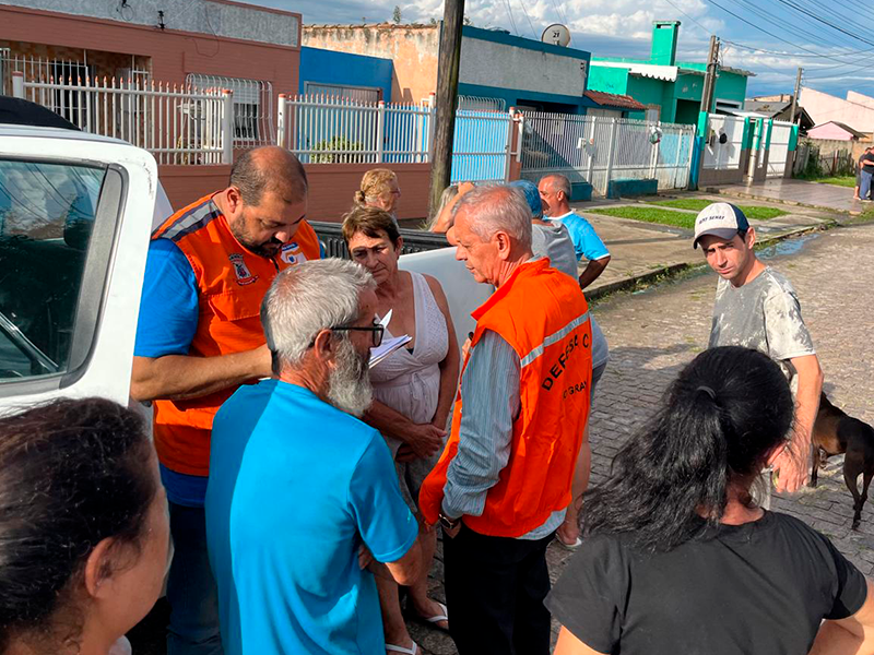 Rio Grande: Defesa Civil apoia famílias atingidas por granizo
