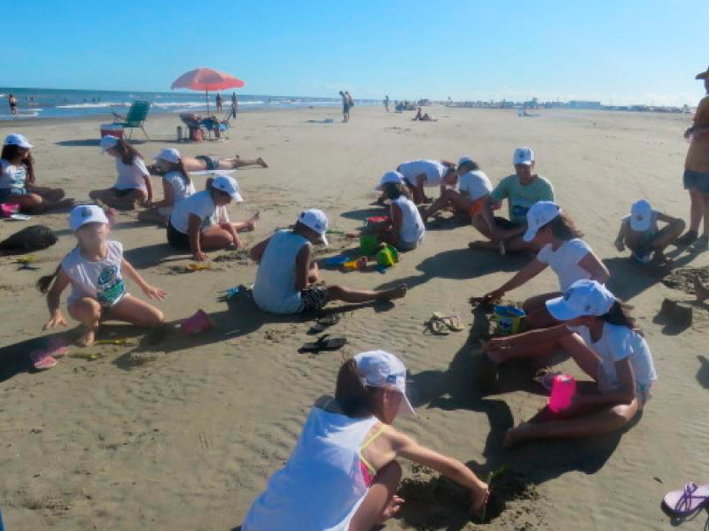 Rio Grande: Projeto Pé na Areia reúne mais de 120 crianças para atividades de educação ambiental