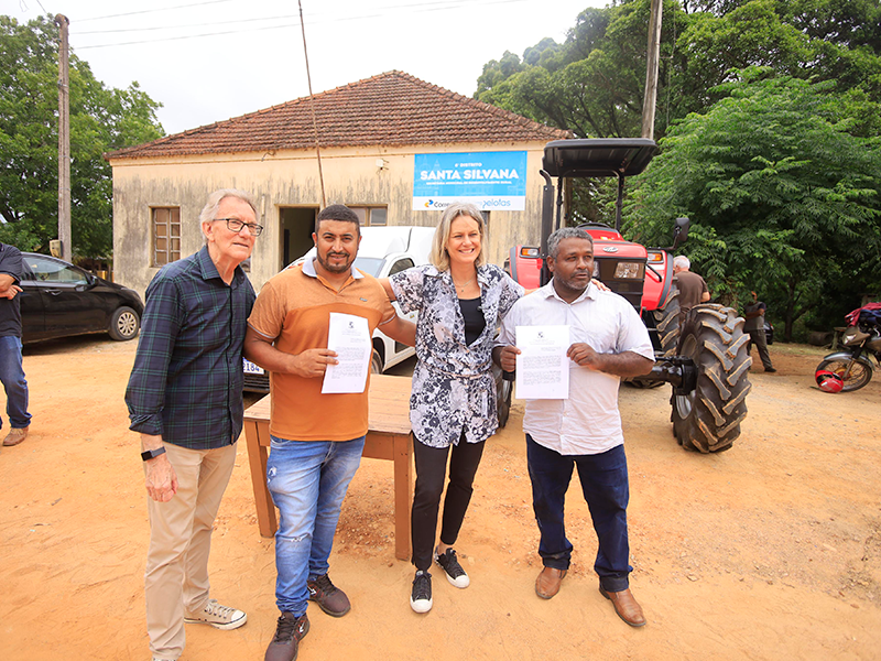 Pelotas: Paula entrega poço artesiano na zona rural