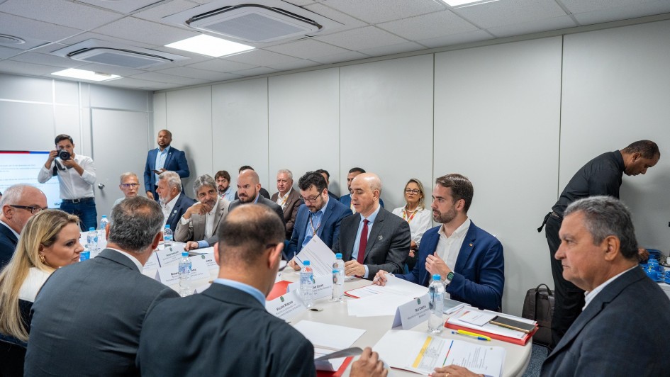 Governador atualiza avanços em sistemas de proteção de cheias e do Plano Rio Grande em encontro com ministros