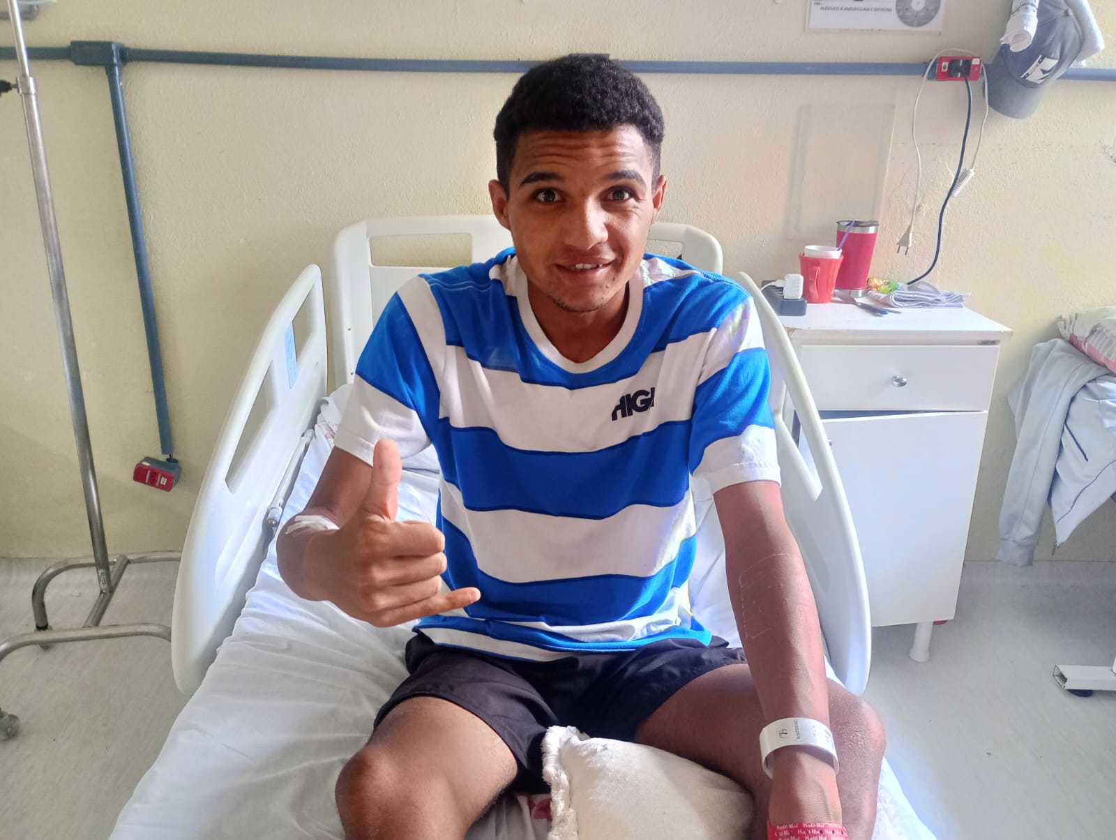 “Esta é minha atual realidade”, lamenta pinheirense internado devido à grave infecção no joelho