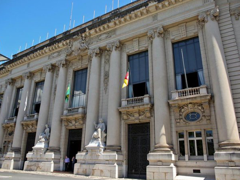 Reestruturação da carreira de médico no RS está provocando achatamento salarial progressivo com perdas aos profissionais
