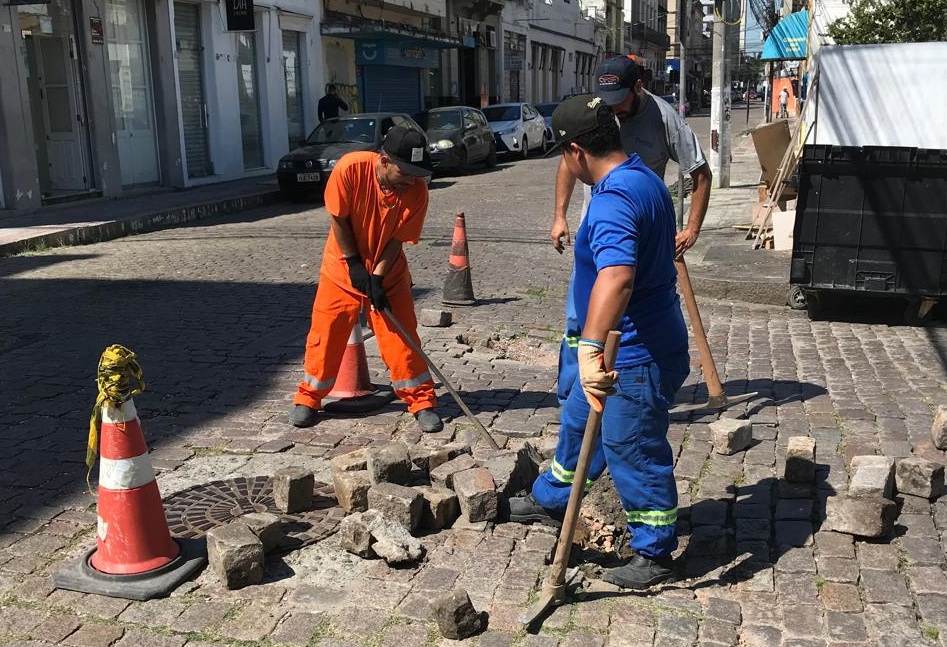 Prefeitura de Pelotas repara vias do Areal e Centro