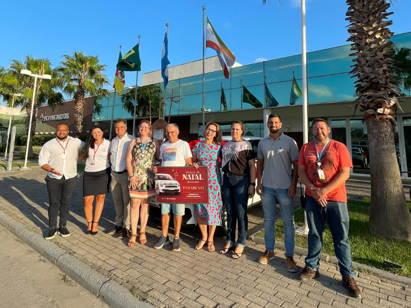 Shopping Pelotas entrega carro 0km para a sorteada da promoção “Magia de Natal”