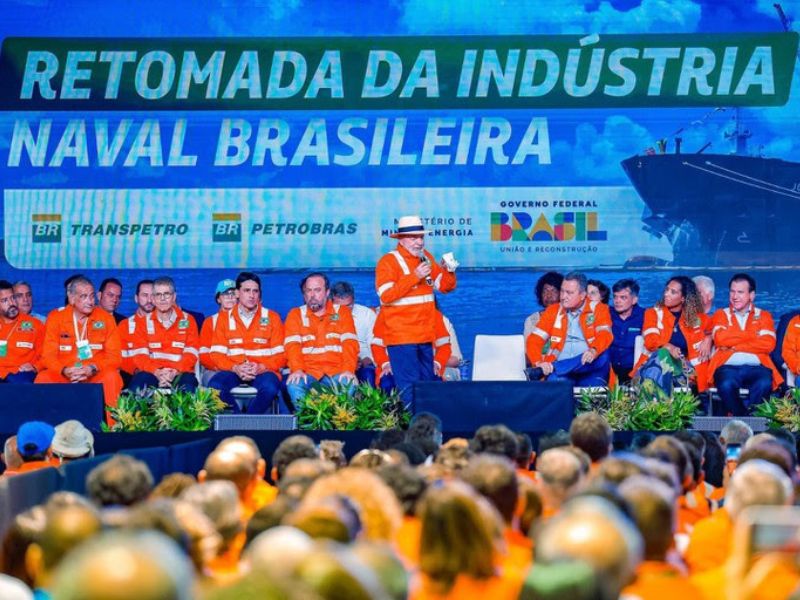 “A Petrobras é do Brasil”, diz Lula, durante cerimônia de renovação da frota naval da estatal