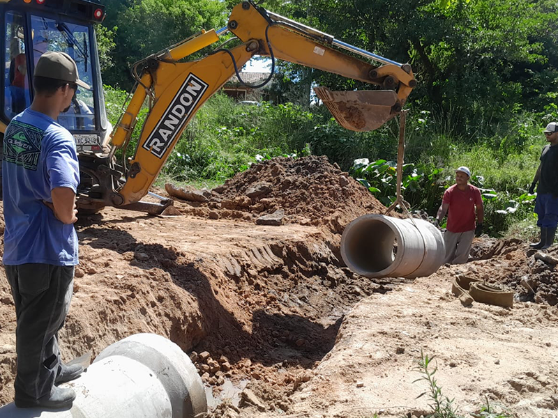 Prefeitura de Pelotas troca encanamento no Passo do Salso