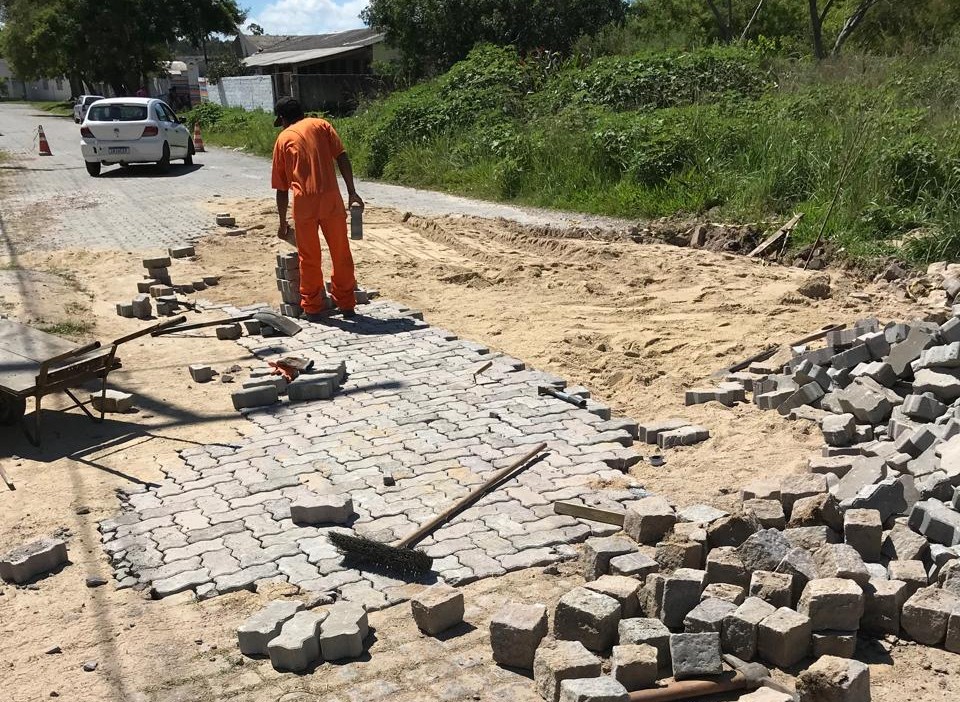 Prefeitura de Pelotas repara via do Arco Íris