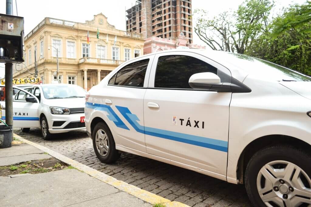 Taxistas de Pelotas têm nove dias para regularizar as transferências