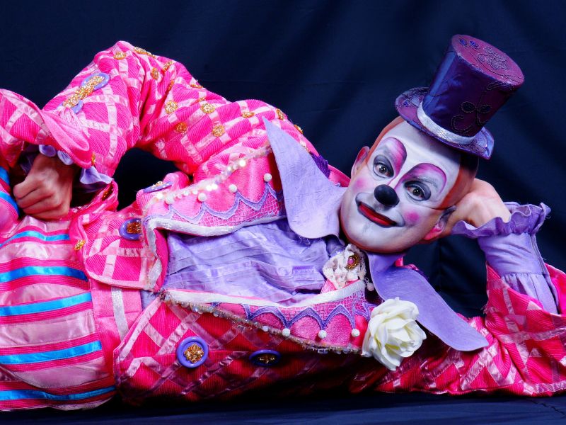 Pelotas: Theatro Guarany recebe pela primeira vez o espetáculo Universo Casuo