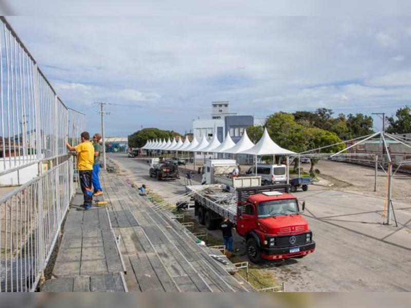 Prefeitura de Pelotas realiza serviços de zeladoria na região da Passarela do Samba