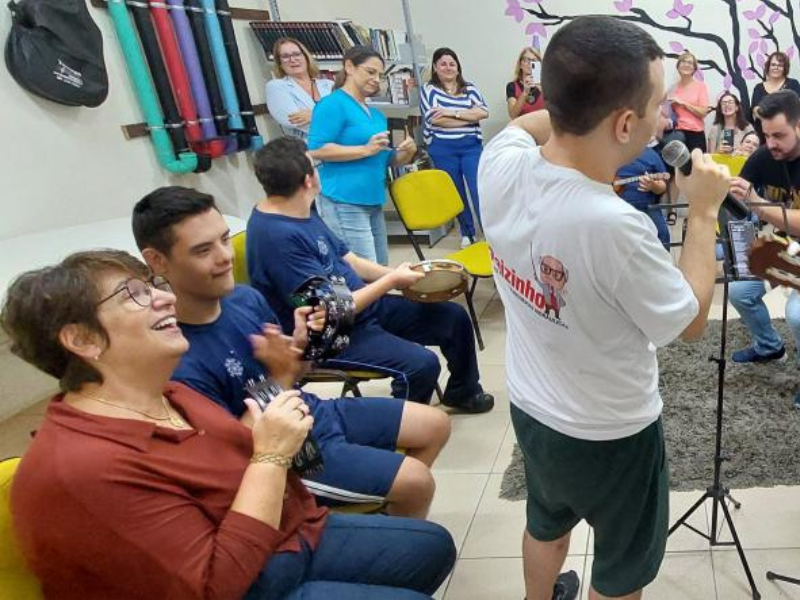 Rio Grande: Centro de Formação Escola Viva homenageia prefeita Darlene Pereira (PT)