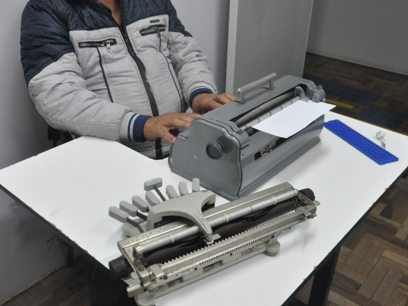 Dia Nacional do Sistema Braille conscientiza sobre importância do código