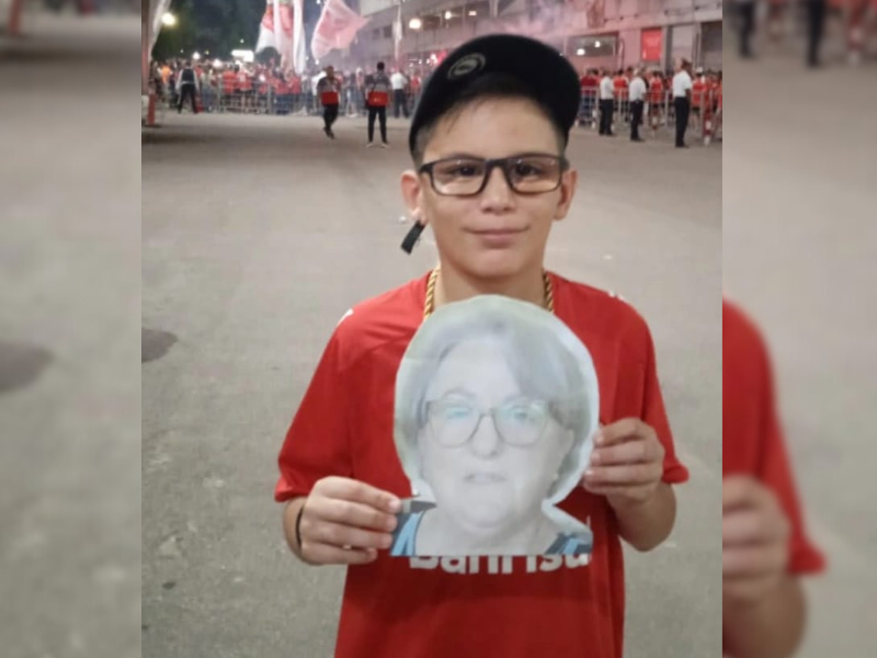 Adolescente lourenciano com problema de visão sonha em ser jogador de futebol
