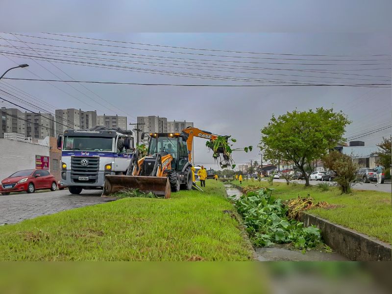 Prefeitura de Pelotas faz ação de macrodrenagem em canal da São Francisco de Paula