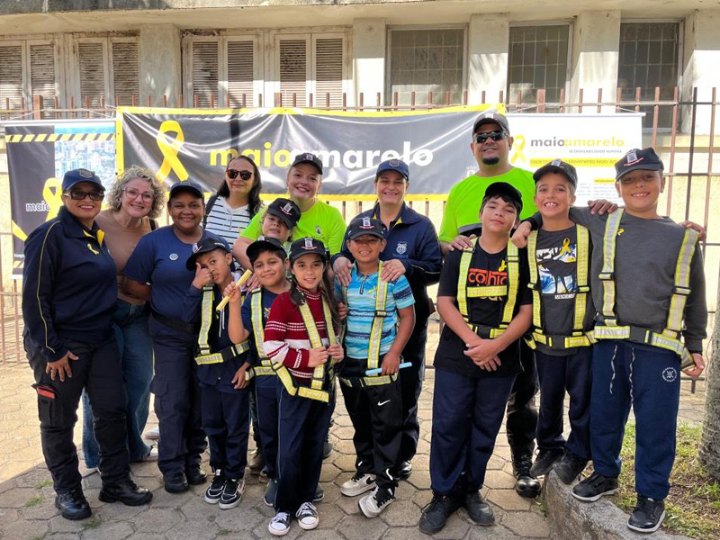 Rio Grande: Crianças do projeto Agente Mirim realizam ação educativa pelo Maio Amarelo