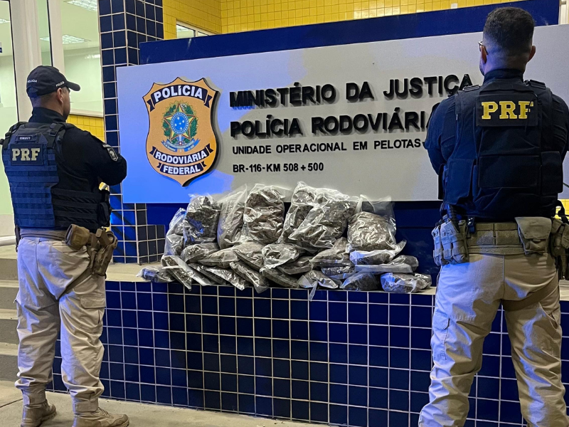 Escritor Jeferson Tenório palestra em Pelotas (4)