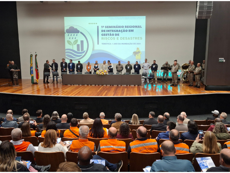 Representantes da região discutem a gestão desastres naturais em evento em Pelotas
