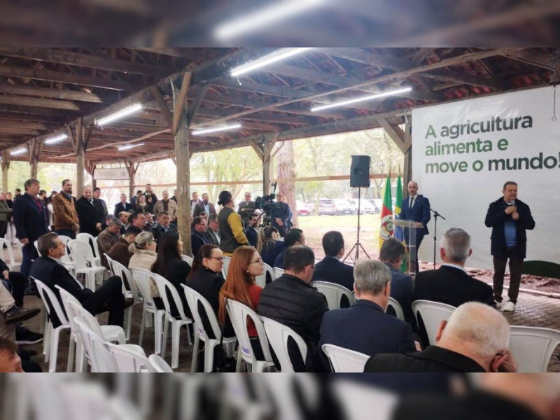 Cerrito e Jaguarão assinam convênios para recuperação de estradas rurais
