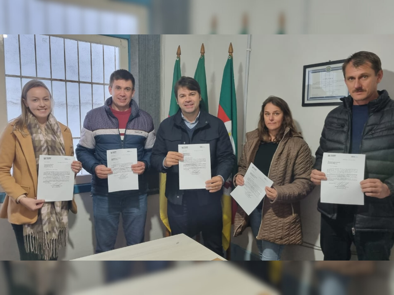Deputado entrega recursos de R$ 385 mil para aquisição de van acessível em Arroio do Padre