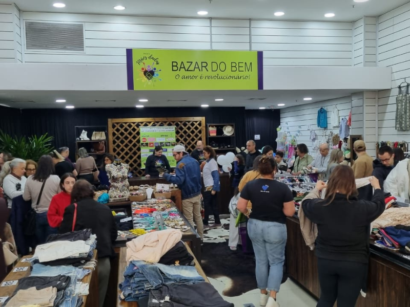 Shopping Pelotas e ONG Escritório do Bem promovem ação beneficente em bazar