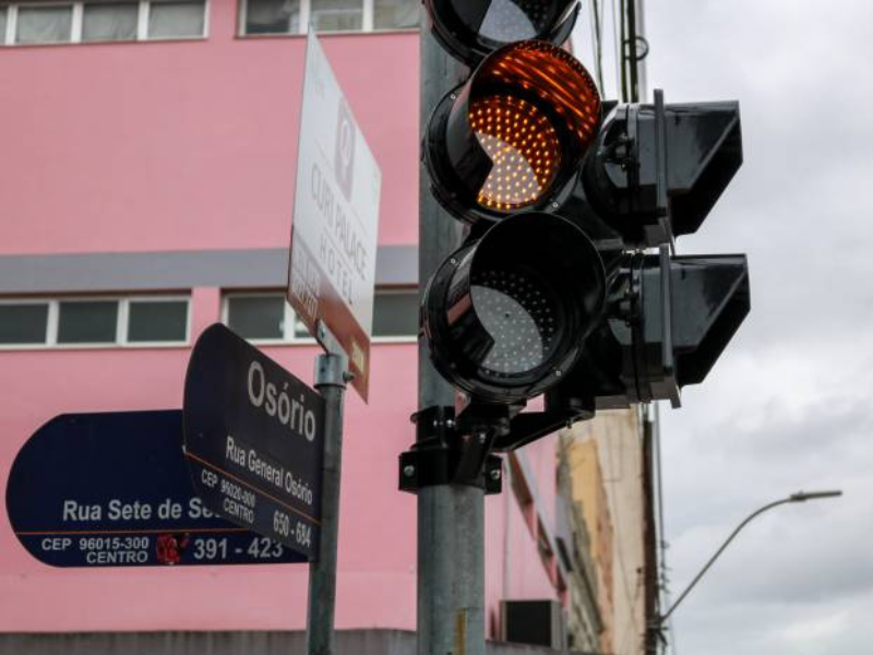 Furto de cabos gera intercorrências no trânsito de Pelotas