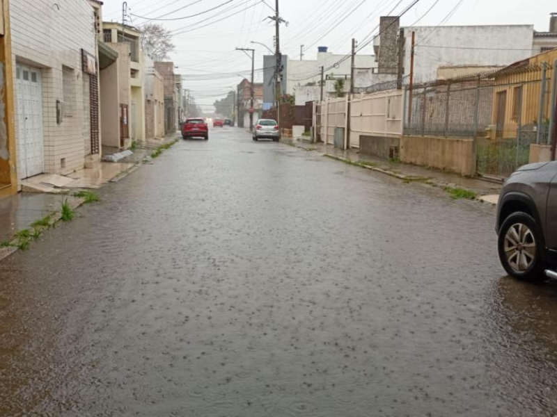 Frente fria traz risco de temporais no feriado e muda o tempo na Zona Sul do Estado