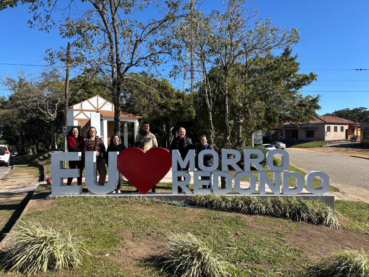 Praça 12 de Maio recebe letreiro Eu Amo Morro Redondo