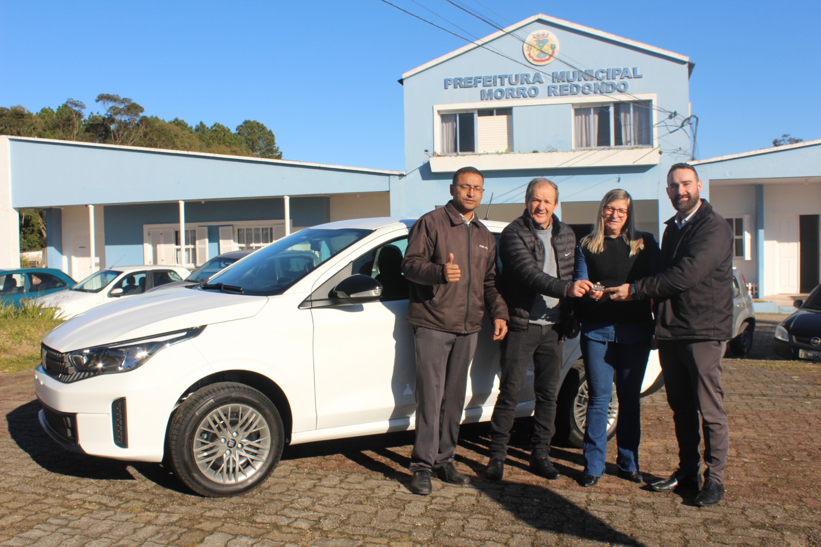 Prefeitura de Morro Redondo adquire carro para o CRAS