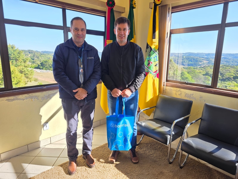 Prefeito de Arroio do Padre recebe visita institucional do gerente geral do Banrisul