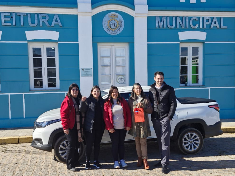veículo pedras altas