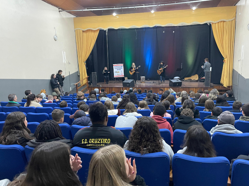 Canguçu promove apresentações artísticas para estudantes do município
